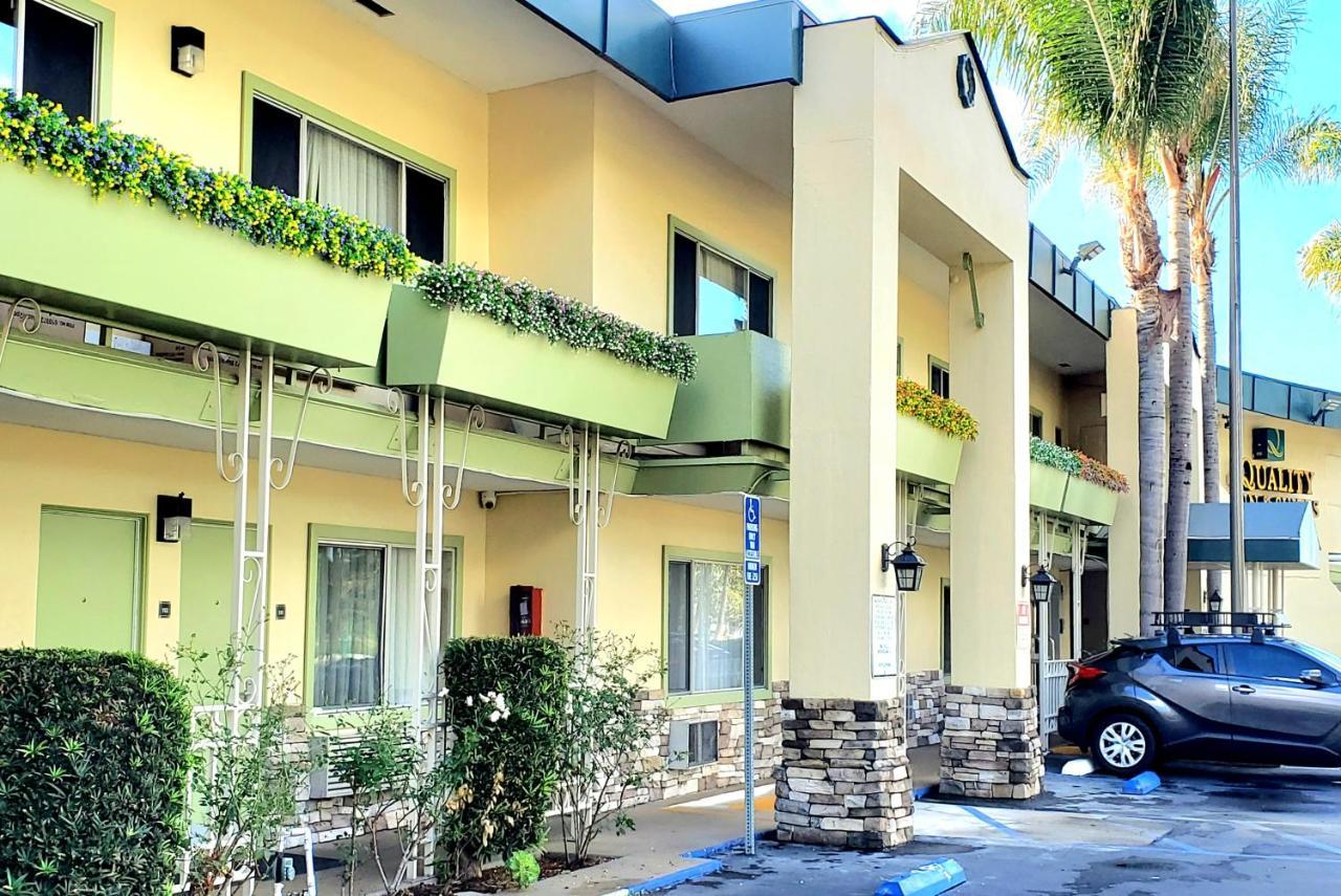 Quality Inn & Suites Anaheim At The Park Exterior foto