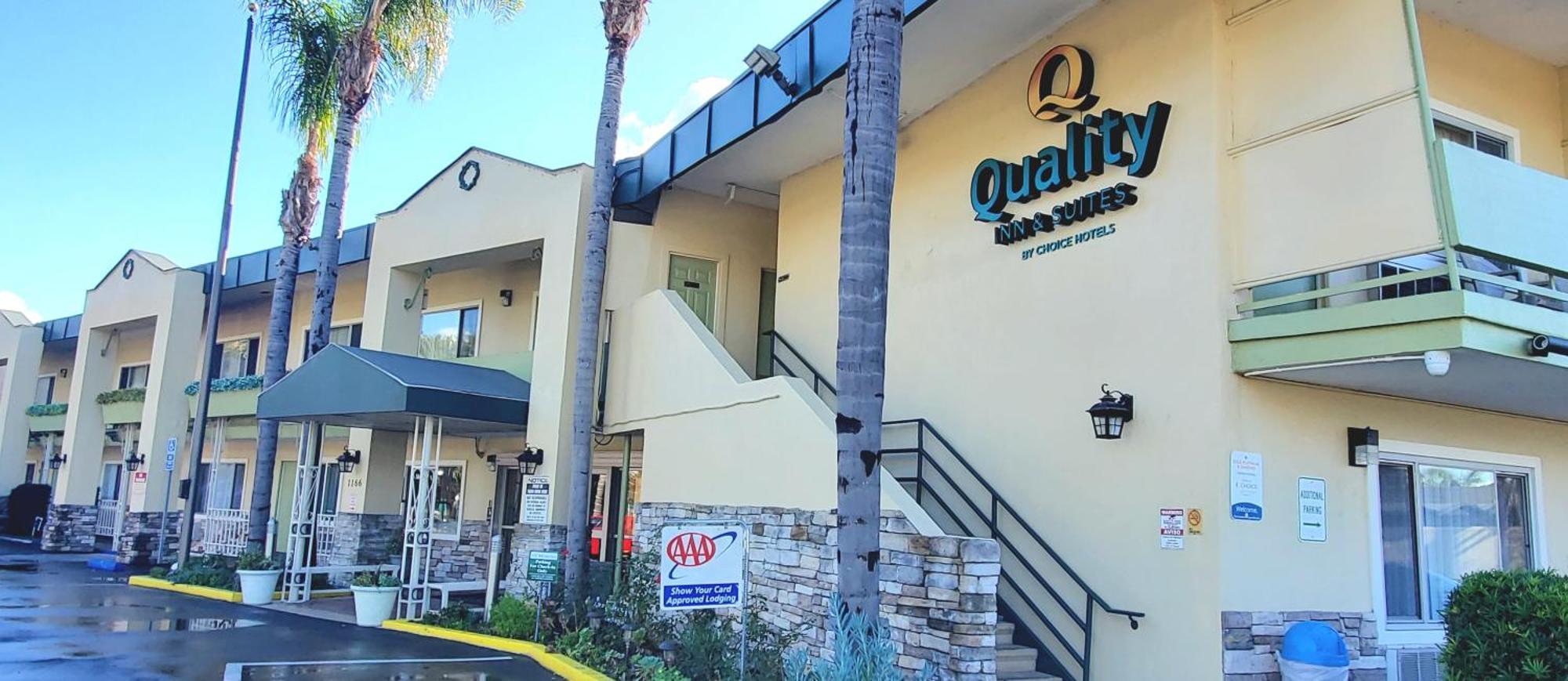 Quality Inn & Suites Anaheim At The Park Exterior foto